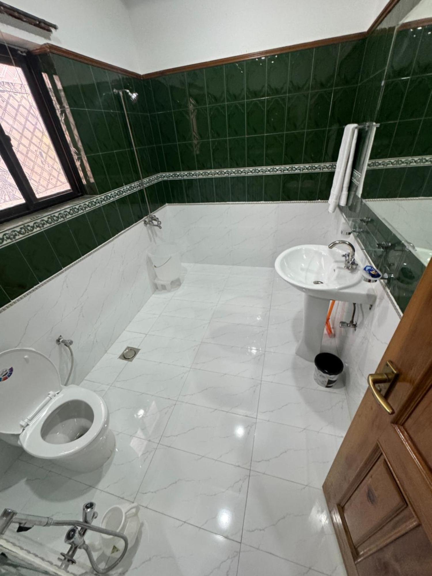 Royal Executive Inn Guest House อิสลามาบัด ภายนอก รูปภาพ