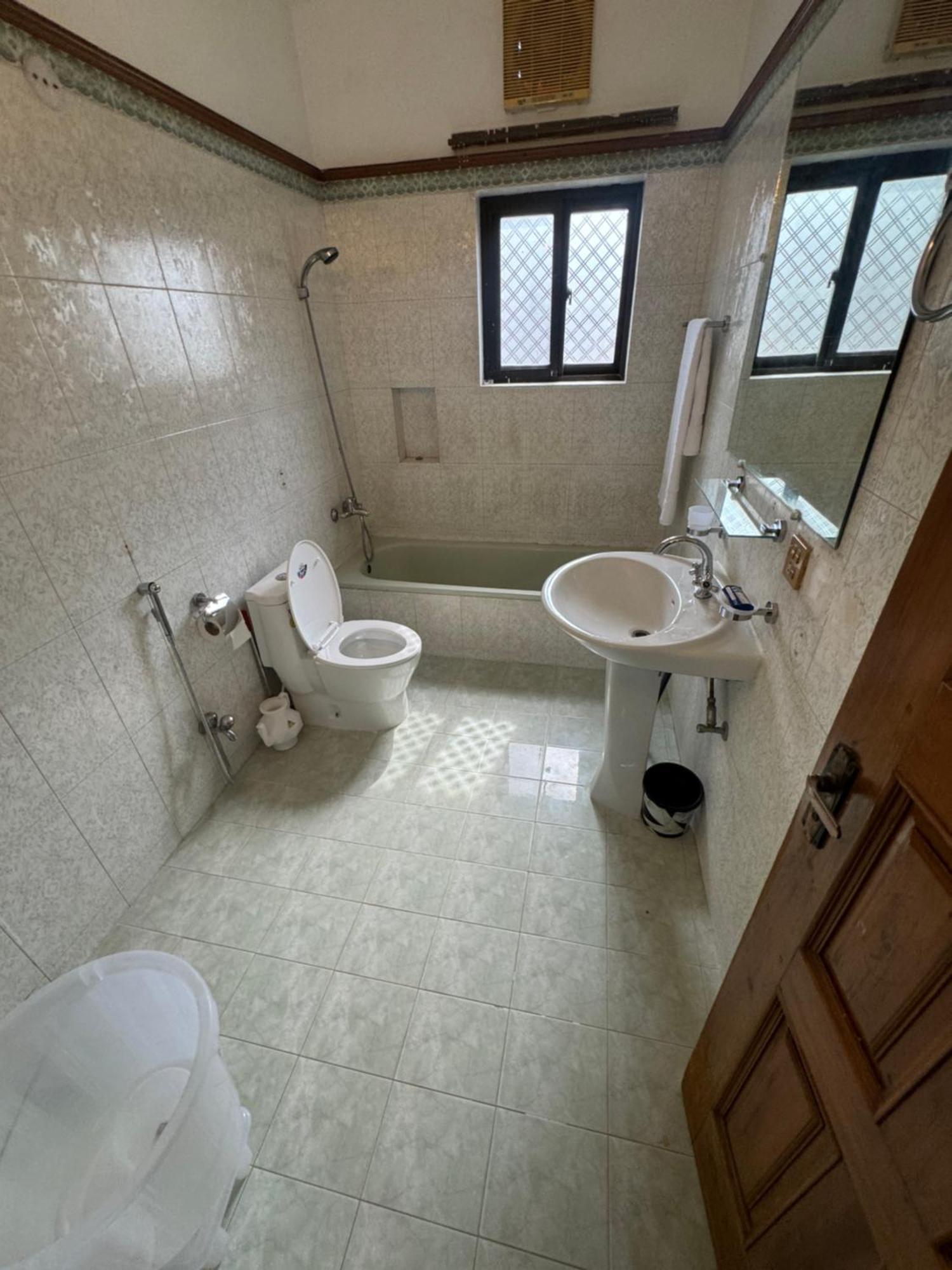 Royal Executive Inn Guest House อิสลามาบัด ภายนอก รูปภาพ