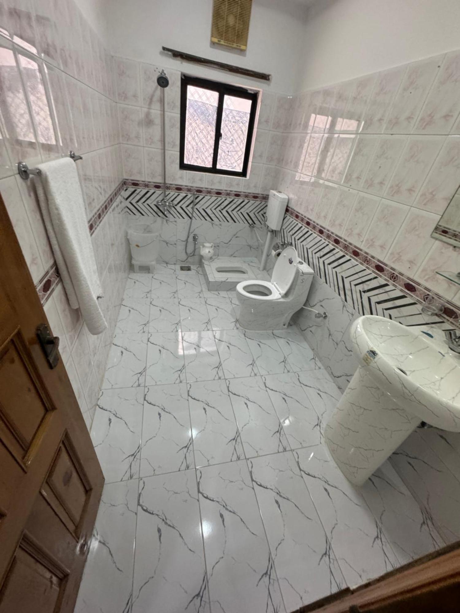 Royal Executive Inn Guest House อิสลามาบัด ภายนอก รูปภาพ