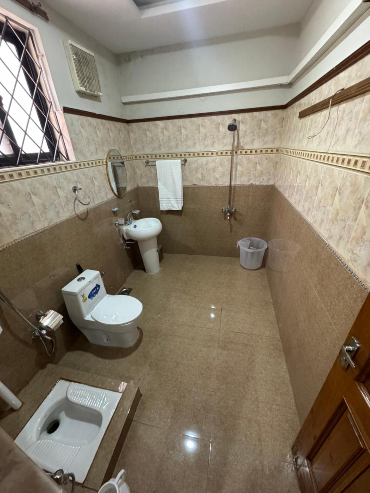 Royal Executive Inn Guest House อิสลามาบัด ภายนอก รูปภาพ