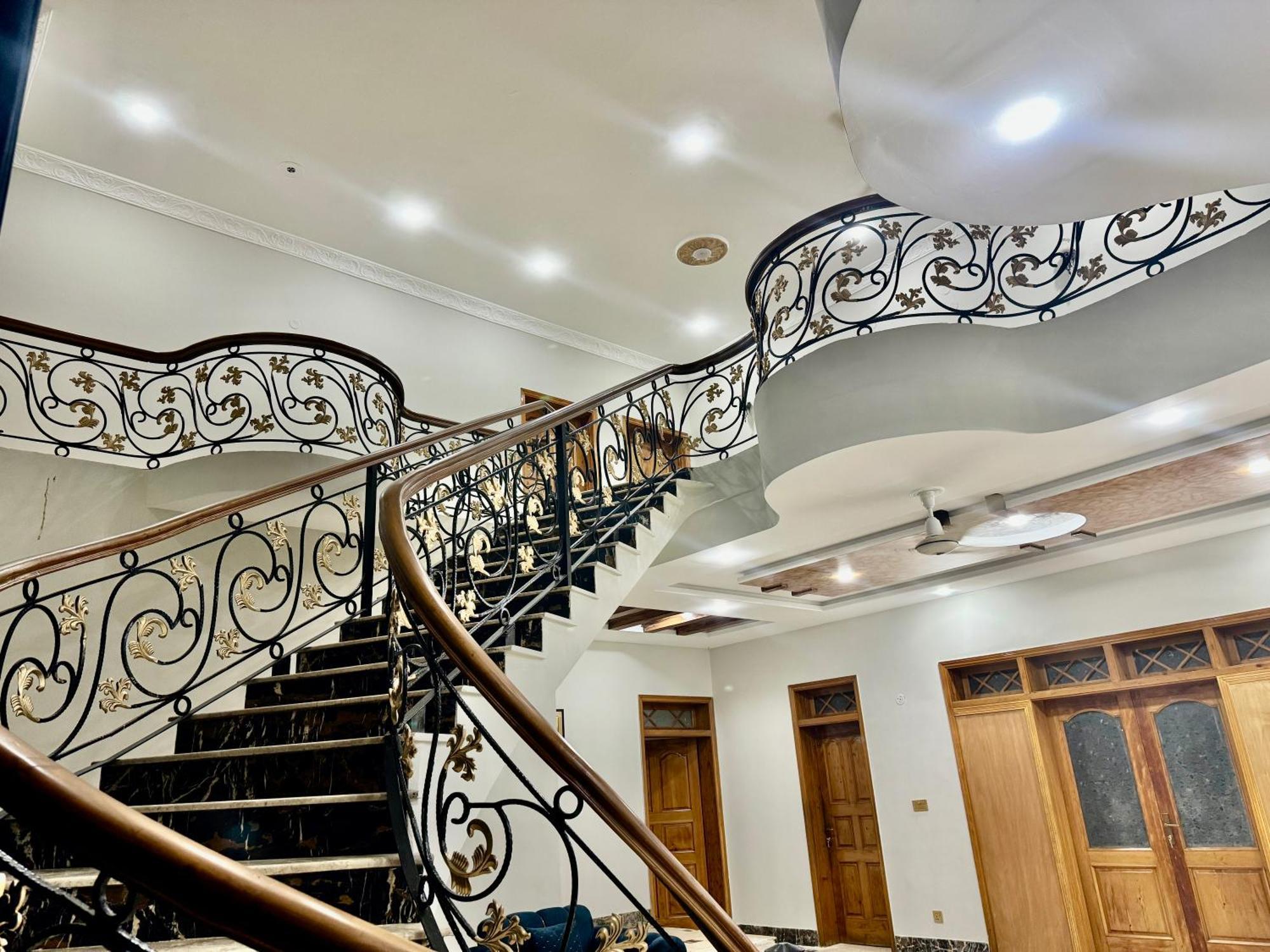 Royal Executive Inn Guest House อิสลามาบัด ภายนอก รูปภาพ